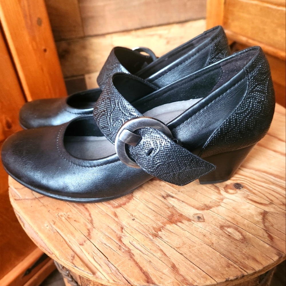 EARTH- NOBLE BLACK SMOOTH & EMBOSSED LEATHER MAY JANE COMFORT HEELS-SIZE 8.5 - Picture 5 of 7